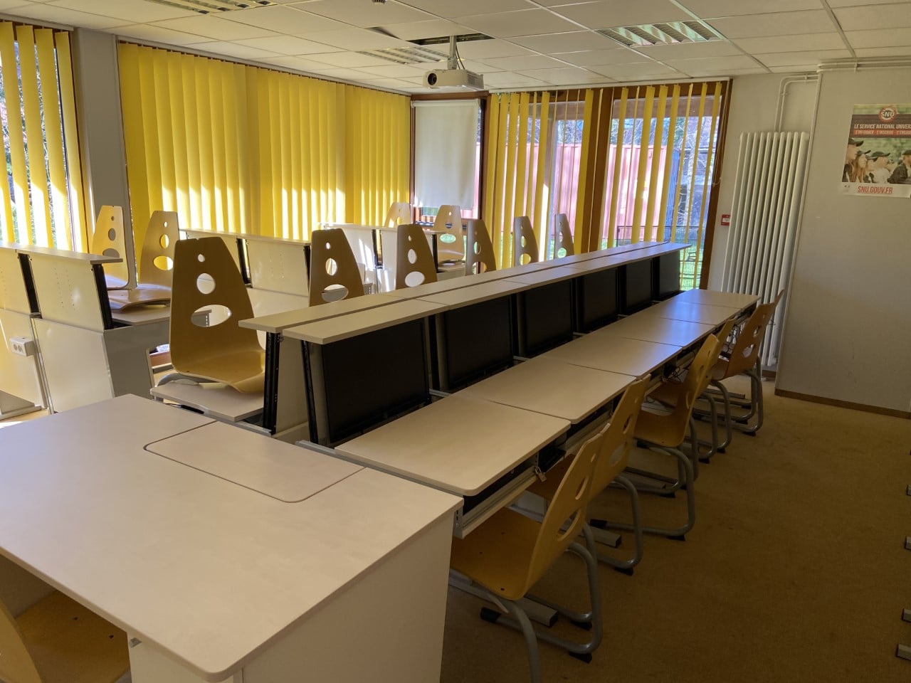 Salle d’étude jaune